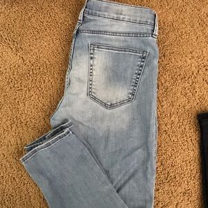 Gap skinny (girlfriend) jean capris